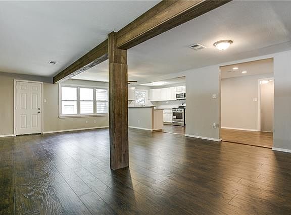 3rd image of 1100 Banks St