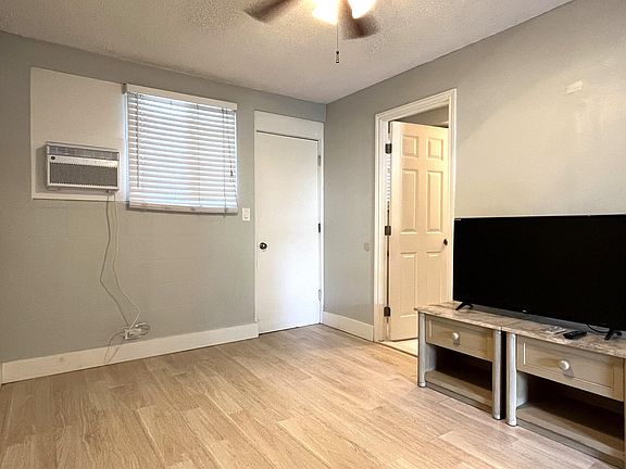 4th image of 427 Pau St