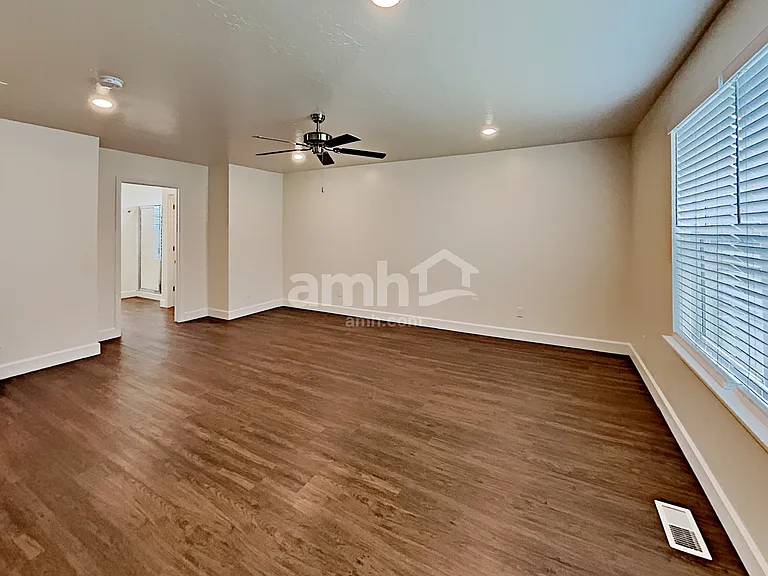 819 Grover Ct — Photo 7