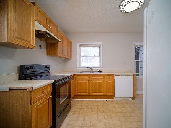 2nd image of 3030 Marlowe Ave