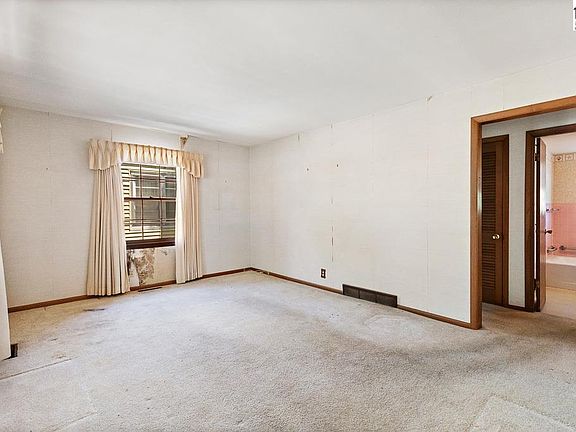 4th image of 313 W 26th Ave