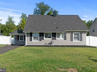 28 Buckingham Dr, Willingboro, NJ 08046