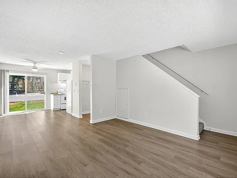 230 Lincoln St — Photo 18