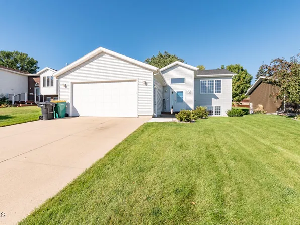 904 N 35th St, Bismarck, ND 58501