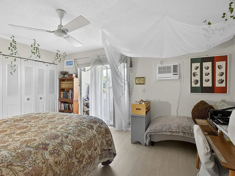 106 Camden E — Photo 24
