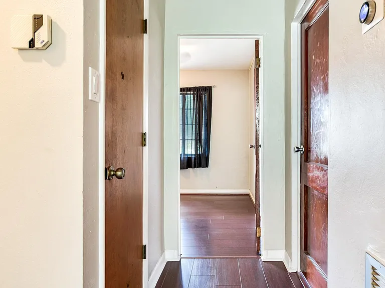 2514 W Gray St — Photo 31