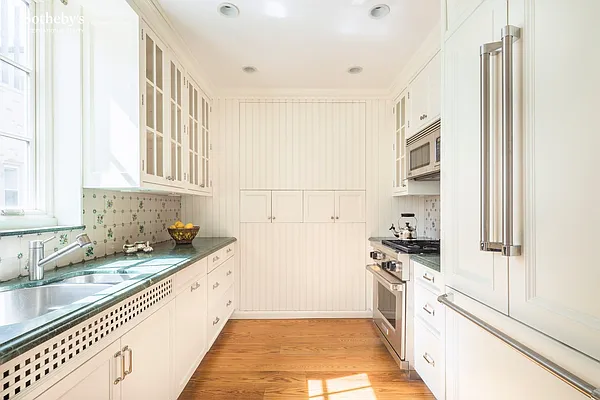 Sold by Sotheby's International Realty | media 11