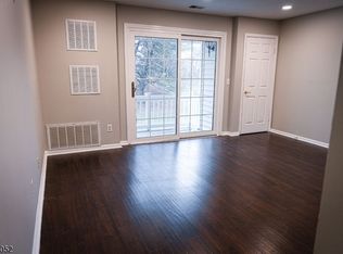 72 Junco Ct, Three Bridges, NJ 08887