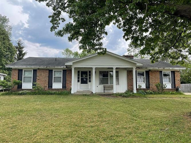 1st image of 900 Bellewood Dr SE