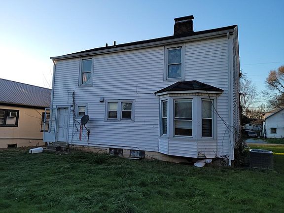 4th image of 132 Montrose Ave