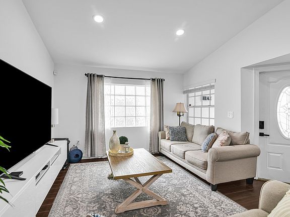 4th image of 651 SW 176TH Avenue