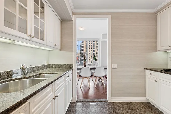 Sold by Sotheby's International Realty | media 6