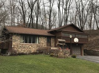 1842 Spring Valley Dr, Lansing, IA 52151