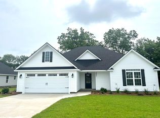 3977 Landings Cir, Hahira, GA 31632
