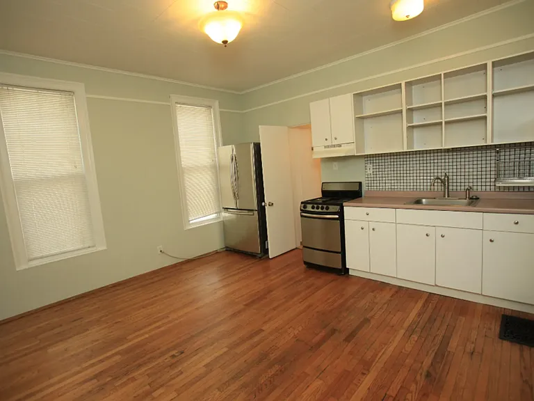 526 S Division St #526-1 — Photo 6