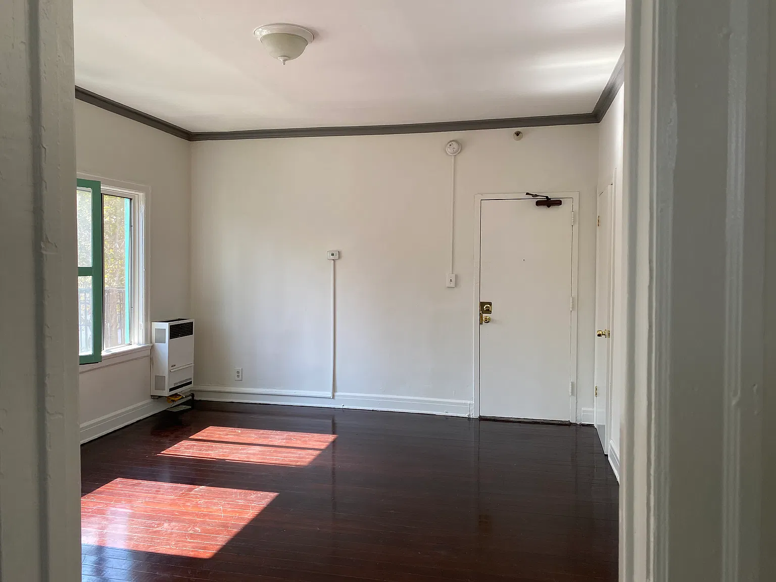 Studio, 350 sqft, $1,300 — Photo 2