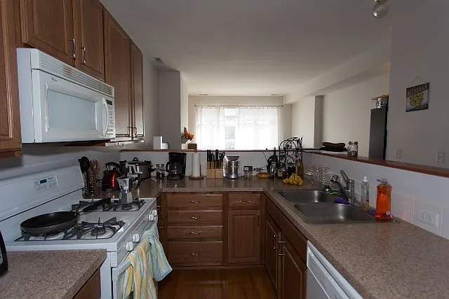 1426 W Belmont Ave #A3 — Photo 2