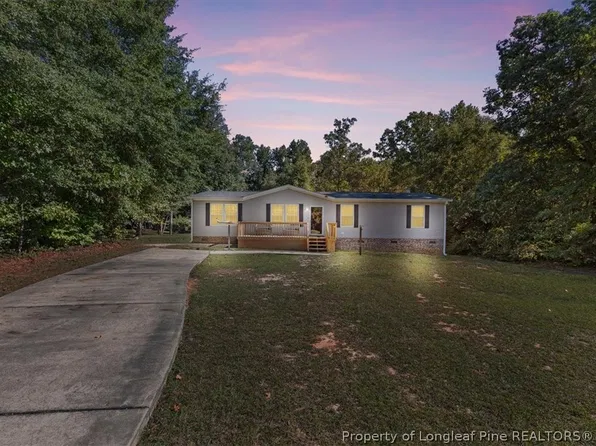 529 Serenity Lake Dr, Clinton, NC 28328