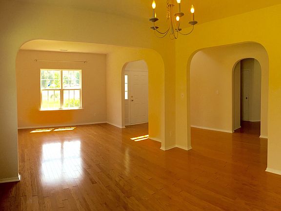 Hardwood floor throughout 1st floor, except family room