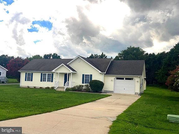 2nd image of 28 Circle Dr W