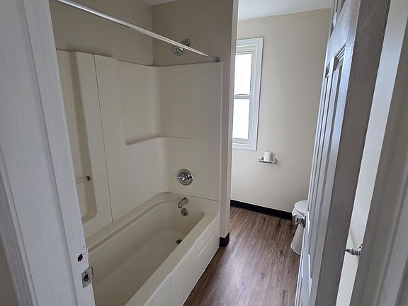 5th image of 611 13th St #1