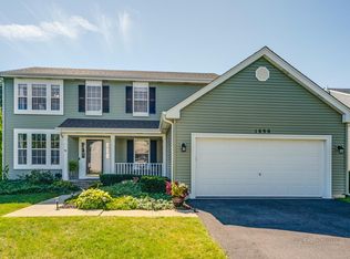 1890 E Ivy Cir, Lindenhurst, IL 60046