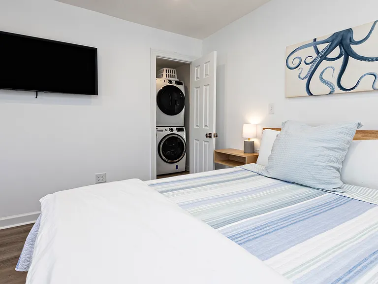 Bedroom access to full bathroom & laundry.