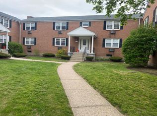 39 Brewster Rd #1, Glastonbury, CT 06033