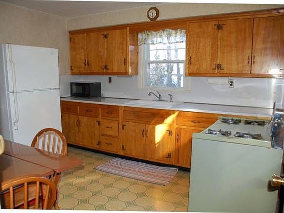 Eat-In Kitchen