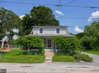 6045 Pine St, East Petersburg, PA 17520
