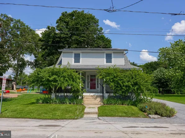 6045 Pine St, East Petersburg, PA 17520