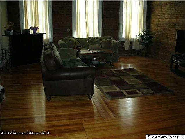 2nd image of 15 Broad St
