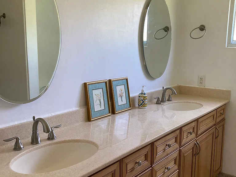 1333 Wellesley Dr NE — Photo 6