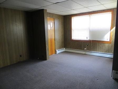 17' living room looking toward front door