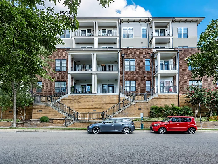 1810 Belcourt — Photo 45