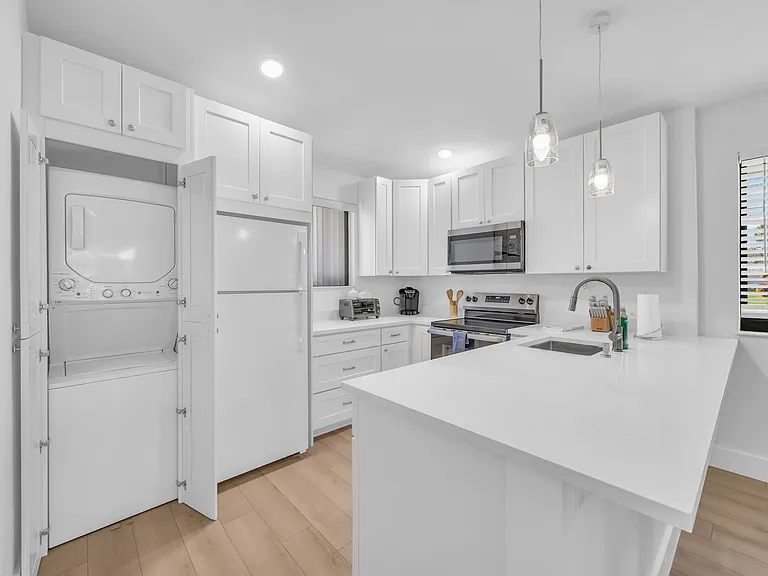 836 Club Dr — Photo 17