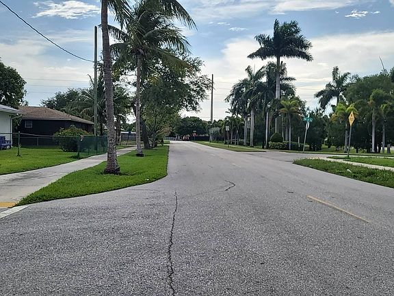 5th image of 597 NW 19th Ter
