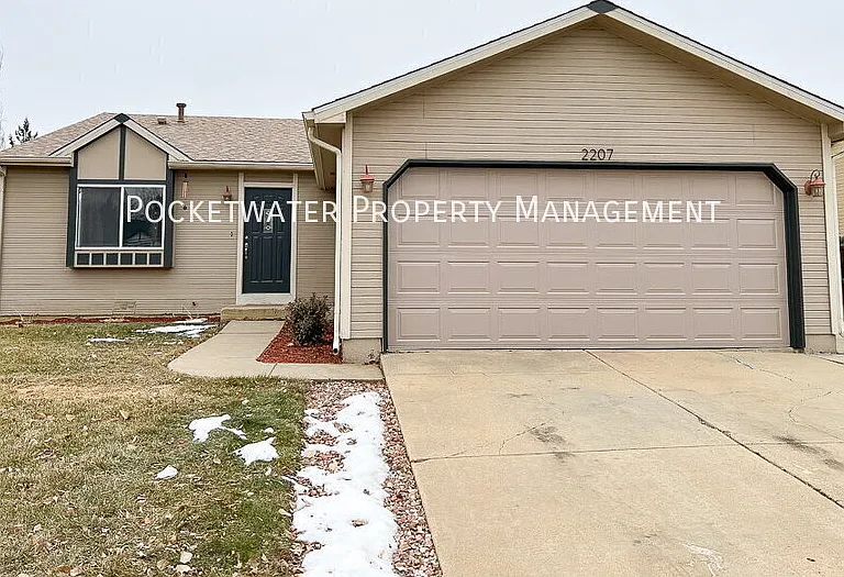 2207 Tulip St — Photo 2