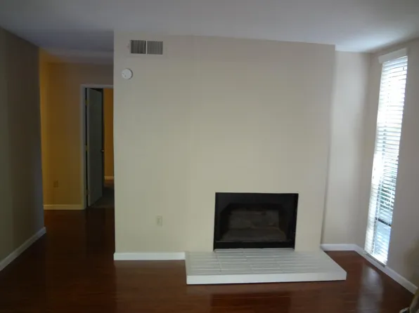 877 Woodside Ln E Unit 9, Sacramento, CA 95825