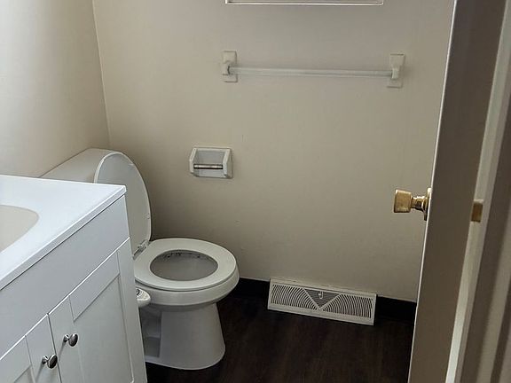 5th image of 1843-1847 E 38th St #38