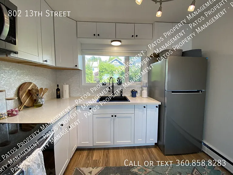 802 13th St — Photo 8