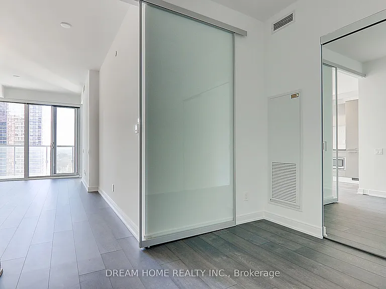 3 Gloucester St #1913 — Photo 25