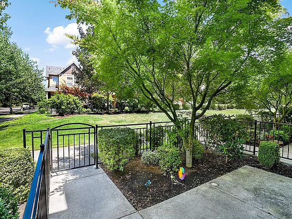5th image of 1190 SE Moonlight Ave