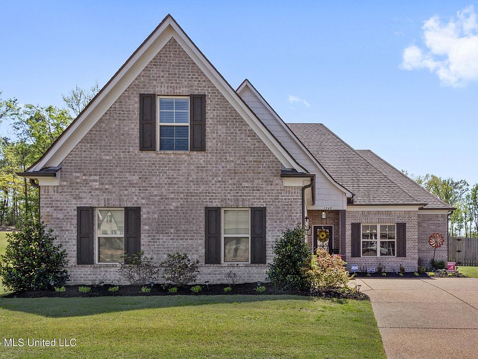 1st image of 1249 Howell Way