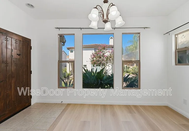 1087 Waterfall Way — Photo 8