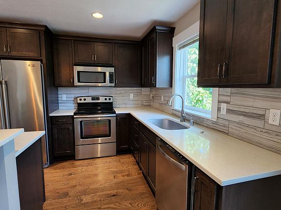 3rd image of 807 W 17th St Unit C