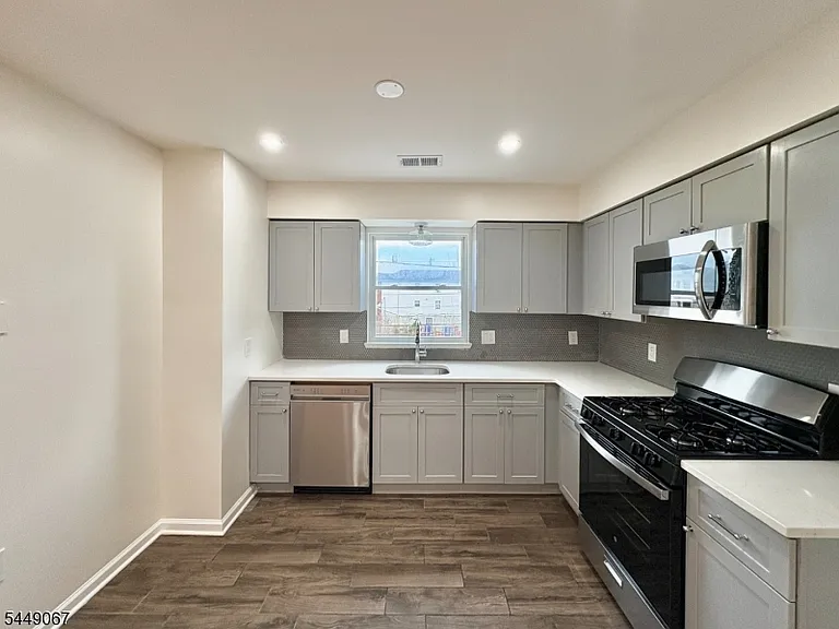 156 Ridgewood Ave #1 — Photo 37