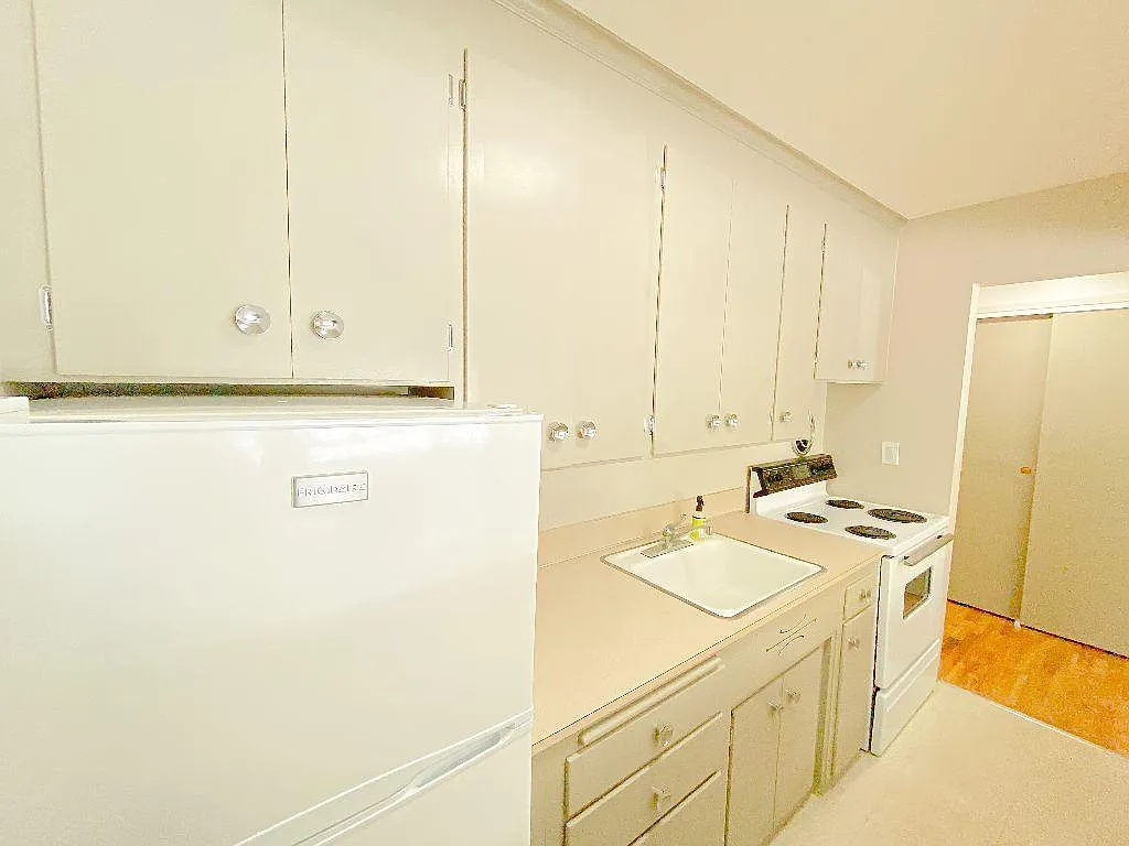 5036 22nd Ave NE — Photo 4