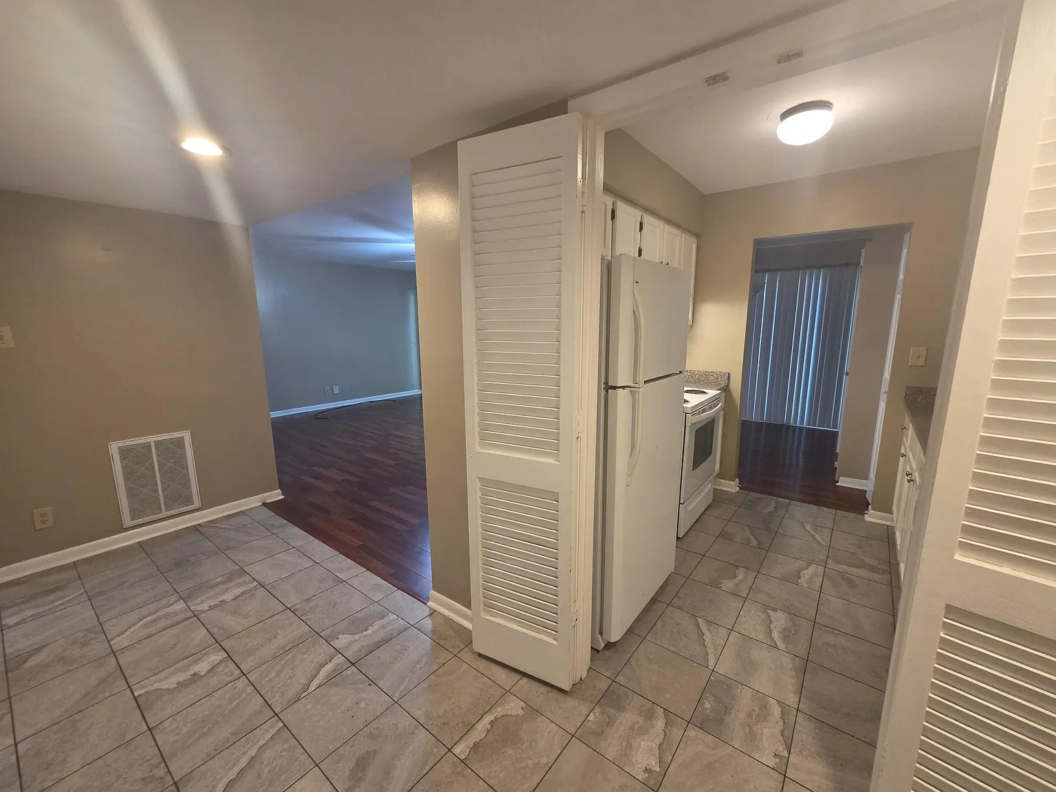 2 bed, 1.0 bath, 1039 sqft, $1,245 — Photo 3