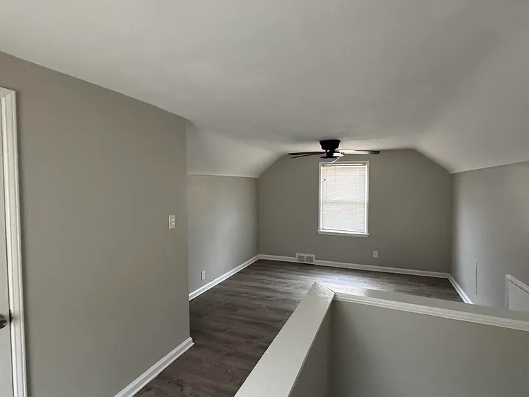 8272 Roselawn St — Photo 8